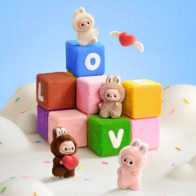 THE MONSTERS Pin for Love Serisi – Vinil Peluş Charm Anahtarlık (A–M Harf Serisi) Blind Box | Sürpriz Kutu - 4