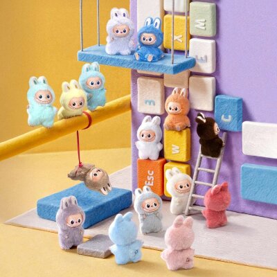 THE MONSTERS Pin for Love Serisi – Vinil Peluş Charm Anahtarlık (A–M Harf Serisi) Blind Box | Sürpriz Kutu - 5