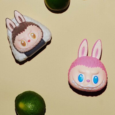 THE MONSTERS Wacky Mart Serisi – Sıkılabilir Charm Anahtarlık Blind Box | Sürpriz Kutu - 3