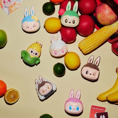 THE MONSTERS Wacky Mart Serisi – Sıkılabilir Charm Anahtarlık Blind Box | Sürpriz Kutu - 4