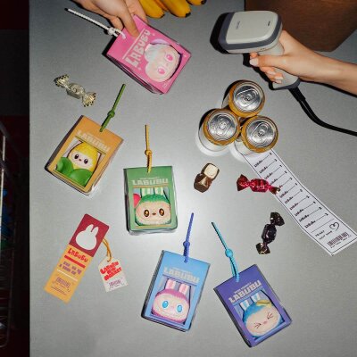 THE MONSTERS Wacky Mart Serisi – Sıkılabilir Charm Anahtarlık Blind Box | Sürpriz Kutu - 5